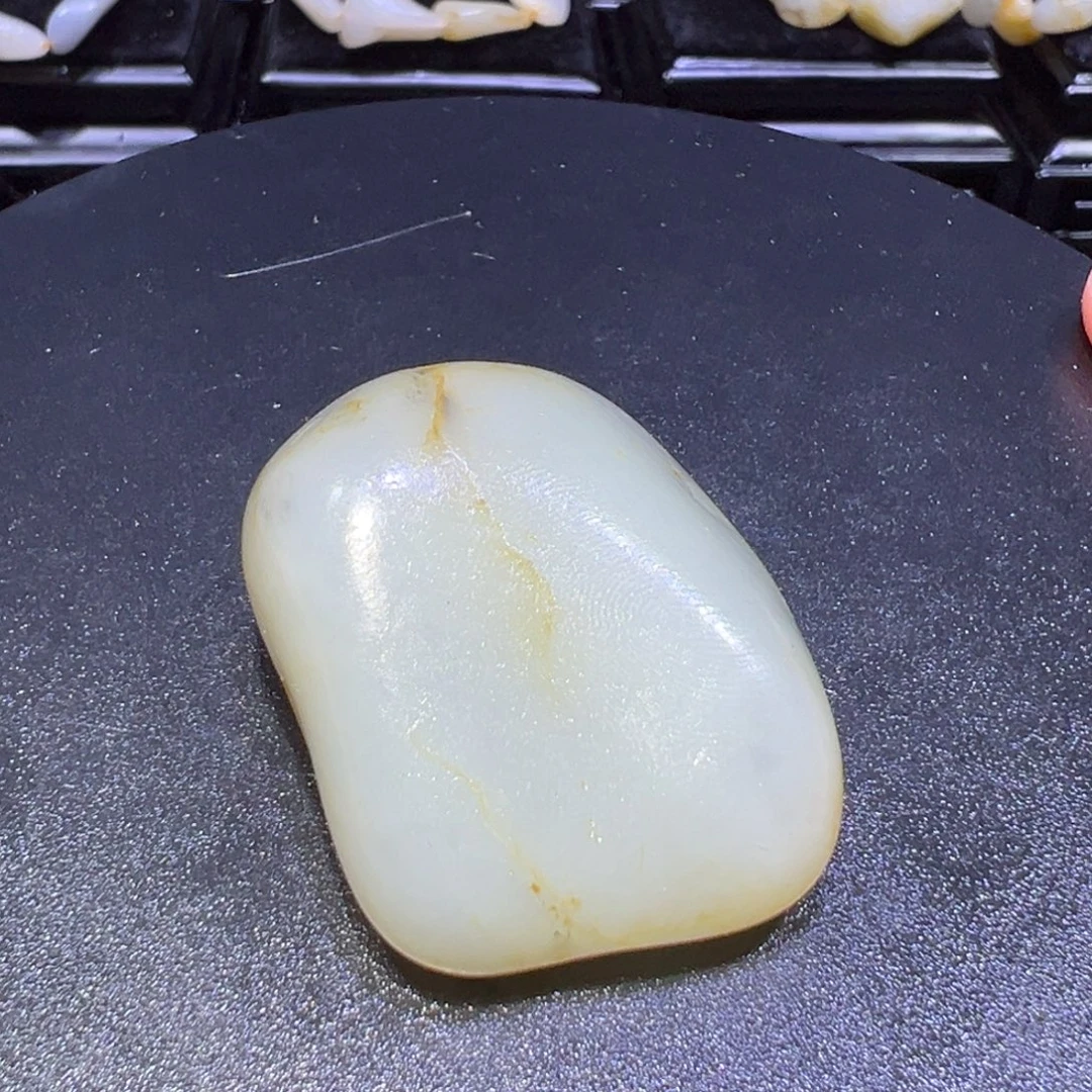 和田玉（子料）未镶嵌颈饰40克-81