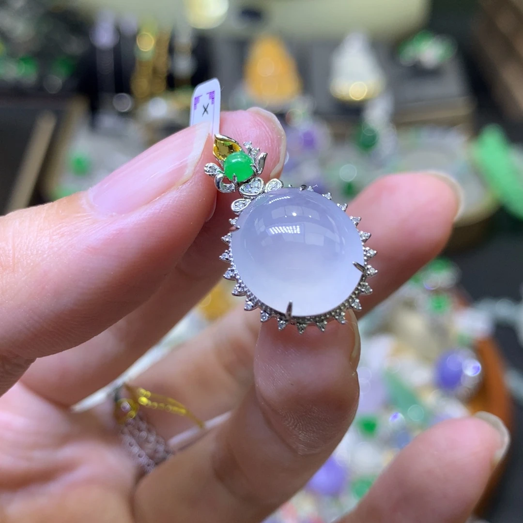 颈饰18K金镶嵌翡翠