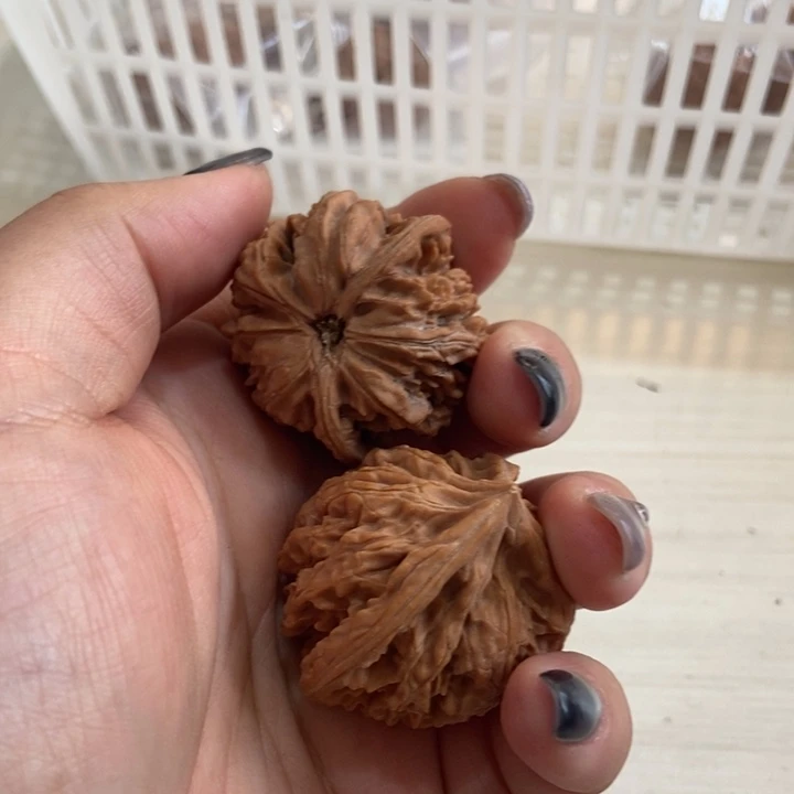 吊坠文玩核桃好**风玉龙粗筋瑕疵