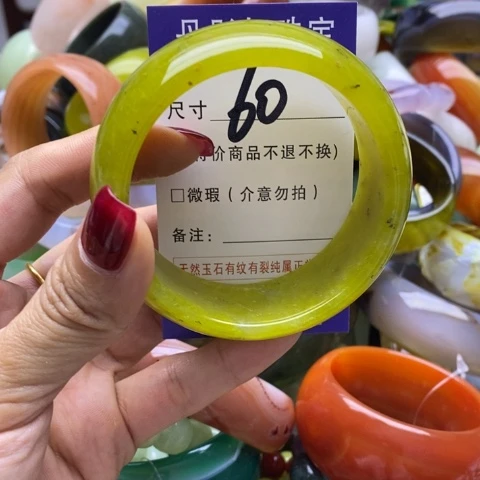 蛇纹石玉手镯未镶嵌