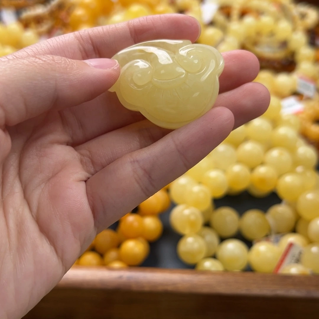 未镶嵌琥珀珠宝奇石