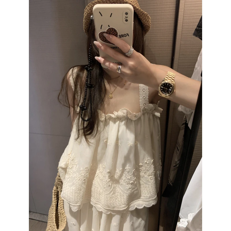 飘逸有垂感花边刺绣雪纺吊带2025夏日新品温柔奶杏色勾花设计上衣