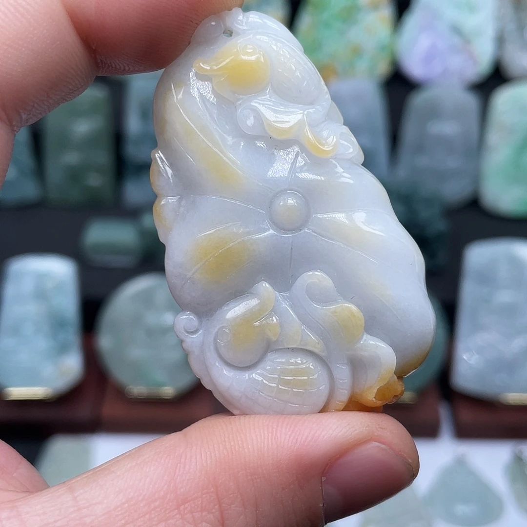 翡翠未镶嵌颈饰起运锦鲤