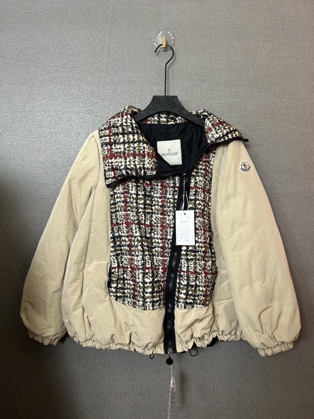 95新 蒙口 拼接米色羽绒服