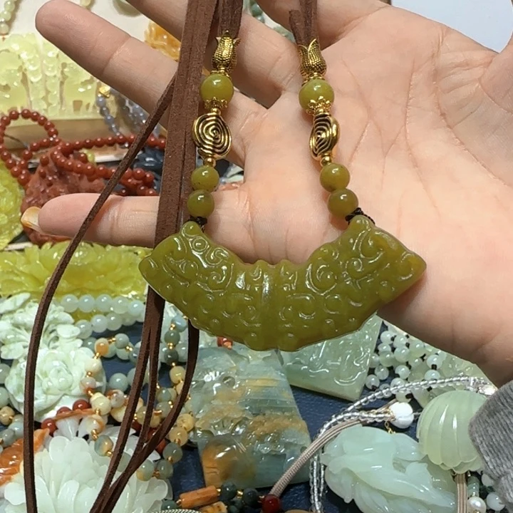未镶嵌蛇纹石玉吊坠