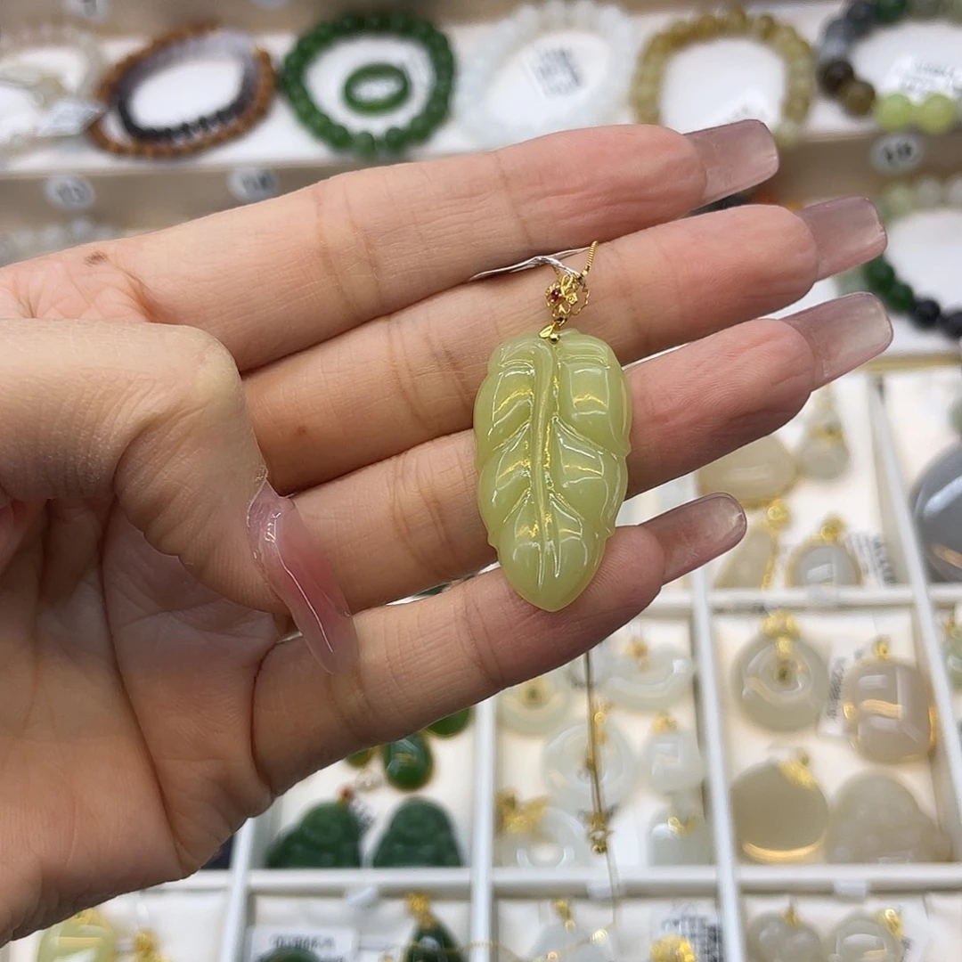 和田玉18K金镶嵌吊坠(赠链)