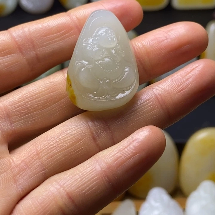 伦***层和田玉未镶嵌颈饰