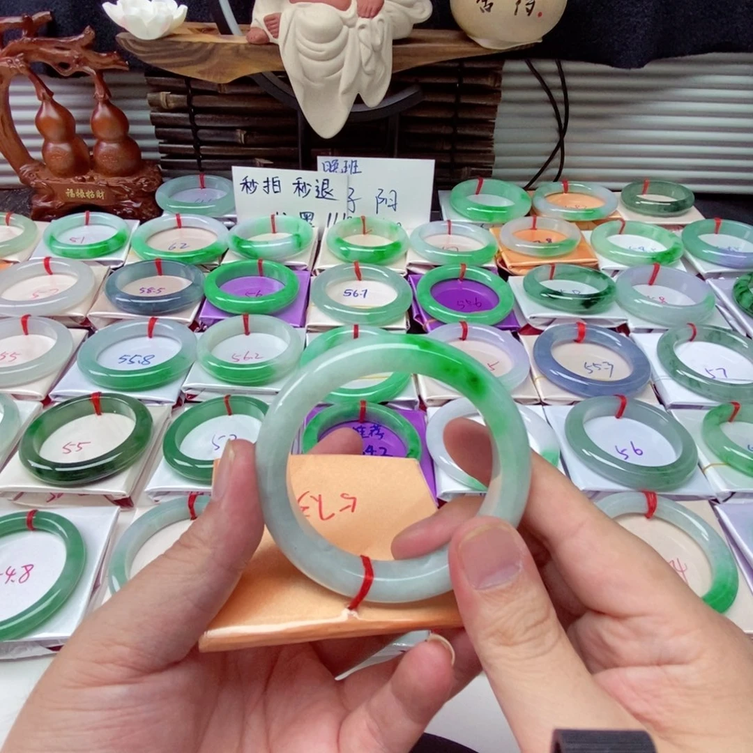 翡翠手镯未镶嵌手镯