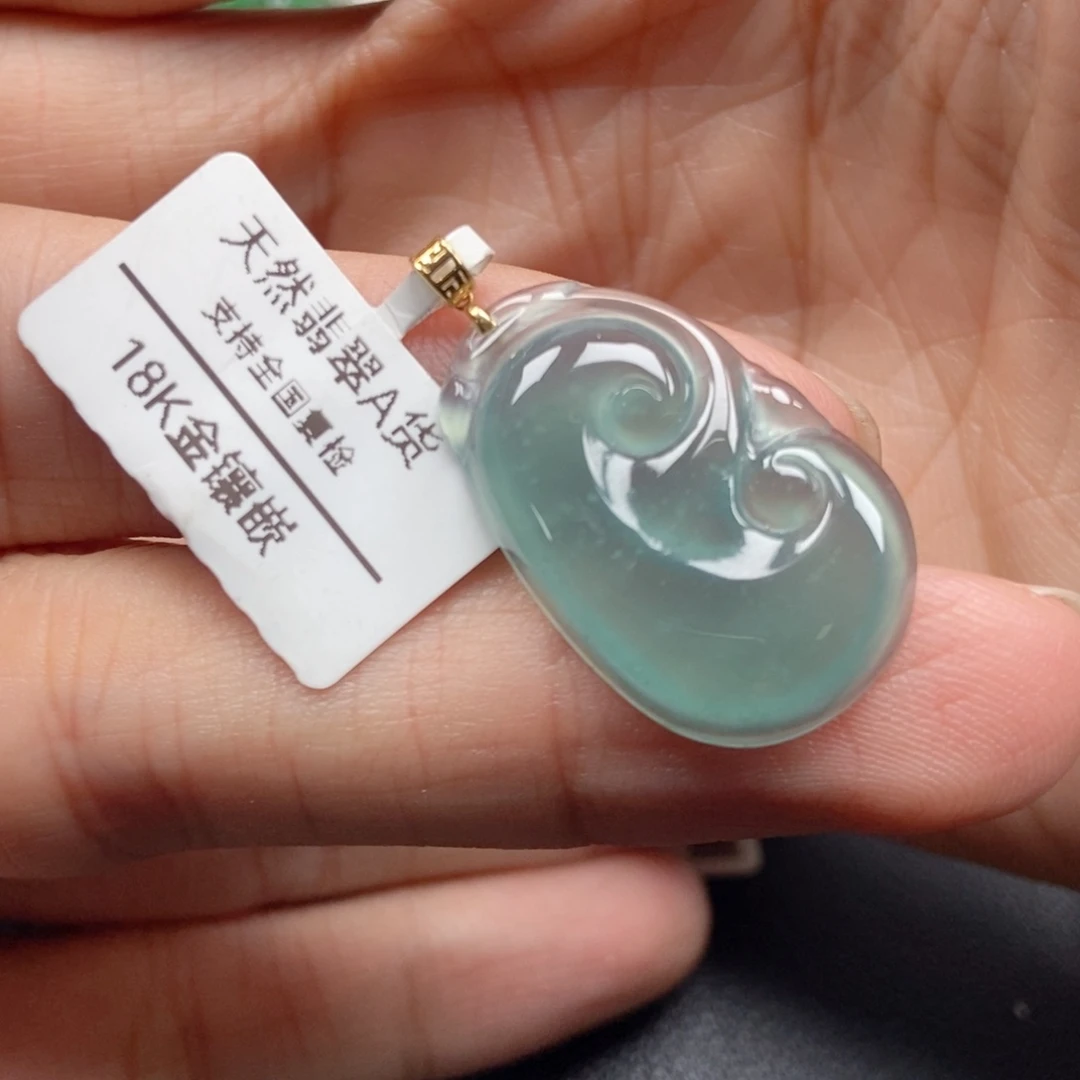 翡翠18K金镶嵌颈饰