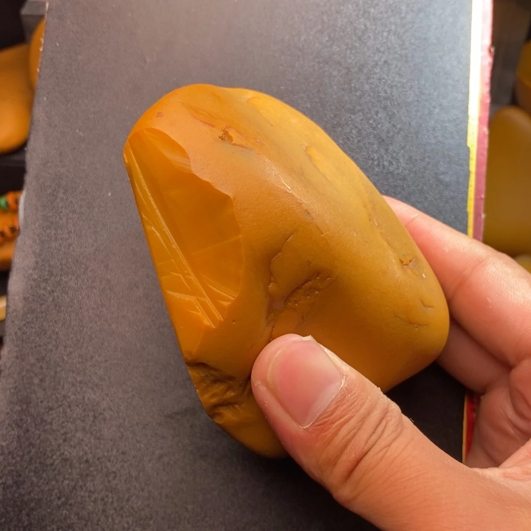 石英质玉颈饰未镶嵌桐*