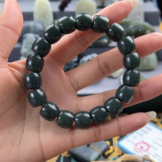 和田玉挂件未镶嵌卫**?