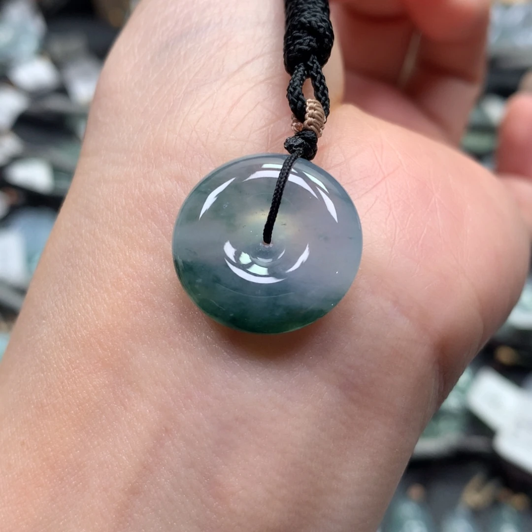 翡翠颈饰未镶嵌扣子