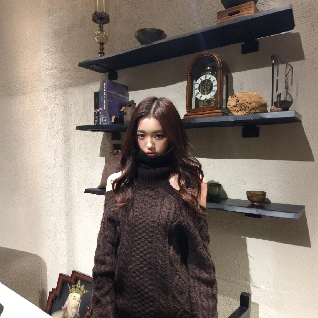 辣妹纯欲高领露肩毛衣女秋冬高级感超好看软糯宽松慵懒风针织衫