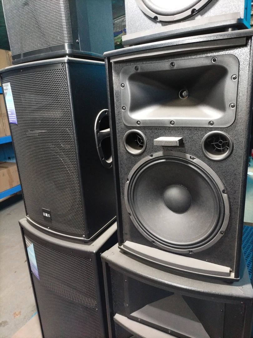 未拆封  12寸立式卡包箱一对(一只功率300瓦左右)