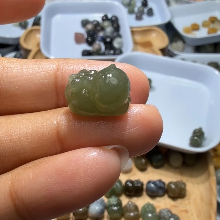 和田玉未镶嵌珠宝半成品