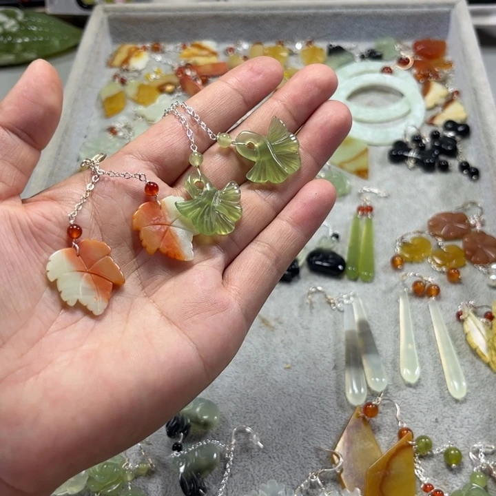 蛇纹石玉合金耳饰