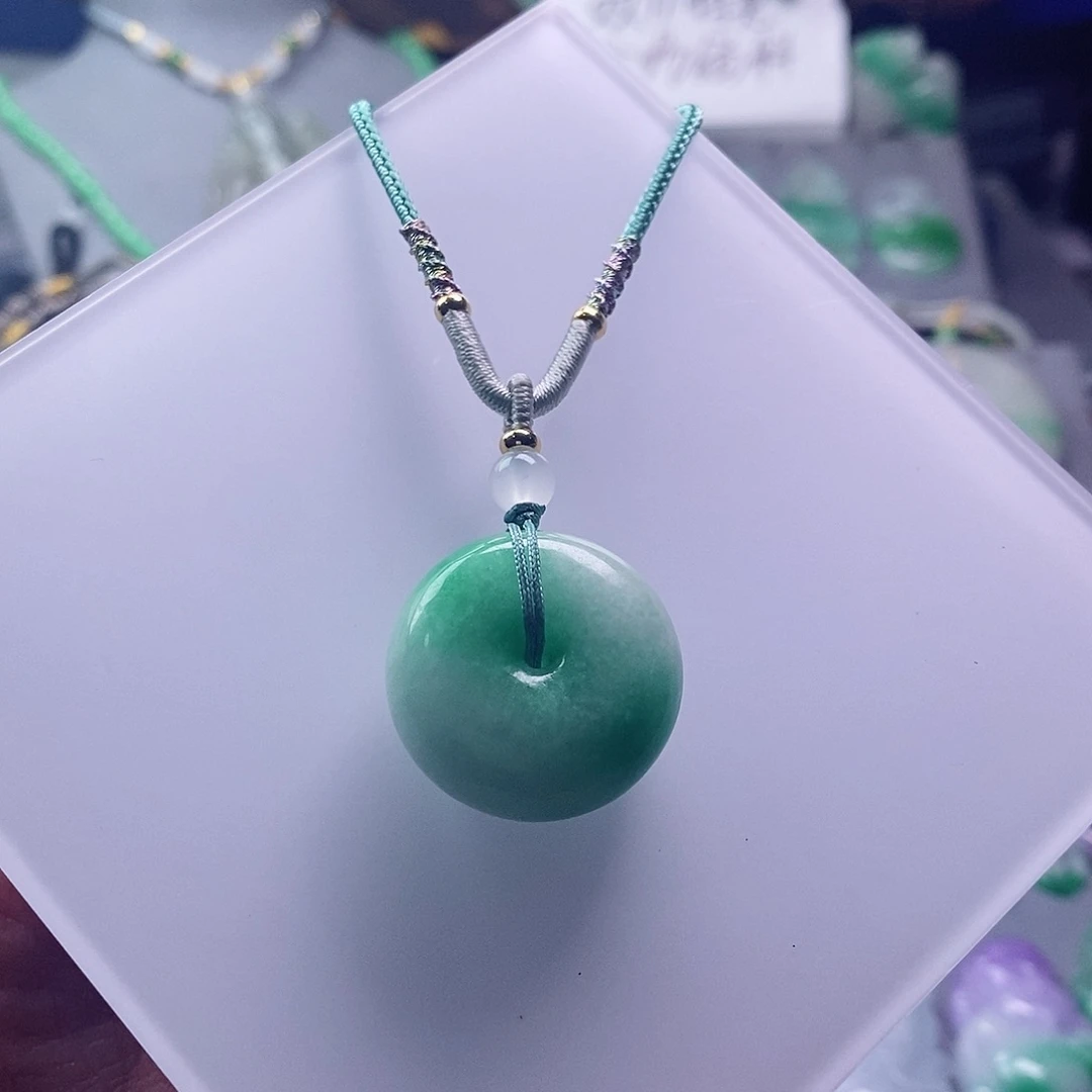 翡翠未镶嵌吊坠(赠链)