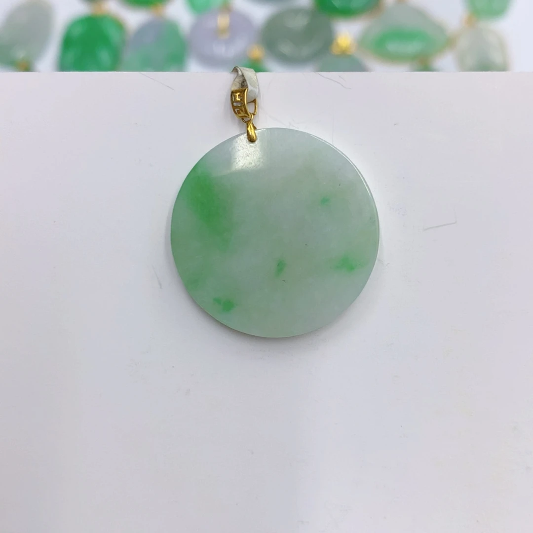 翡翠18K金镶嵌颈饰翡翠