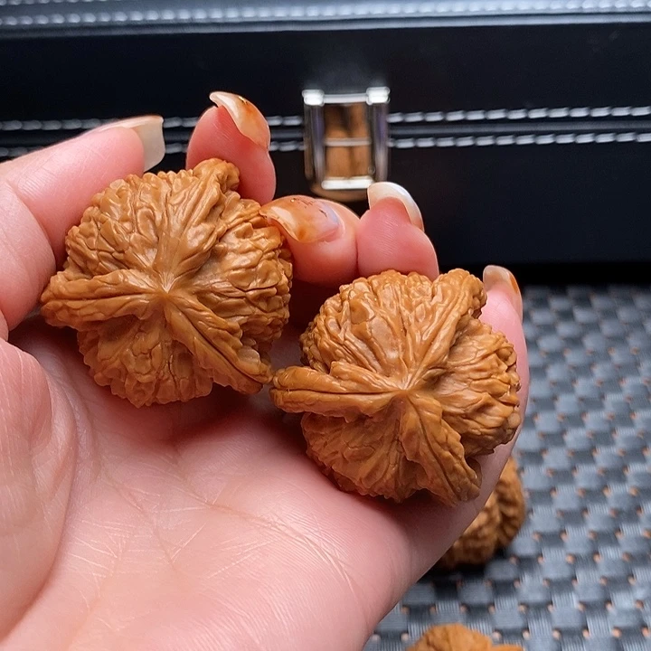 于***峰吊坠文玩核桃38尺