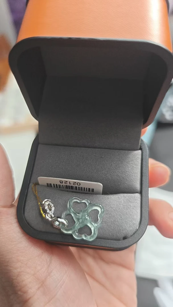 天然翡翠四叶草吊坠