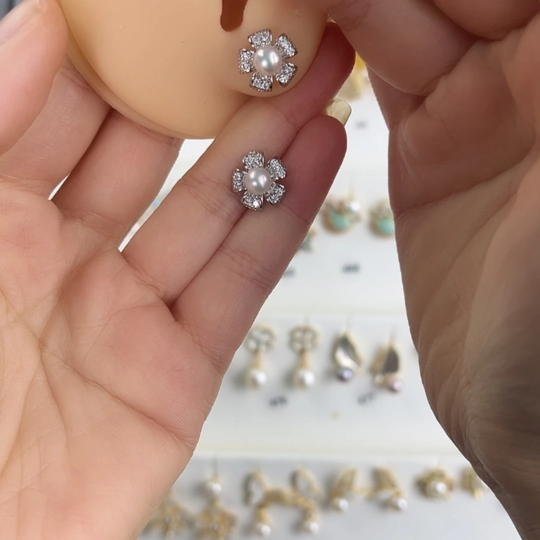 淡水珍珠银S925镶嵌耳饰