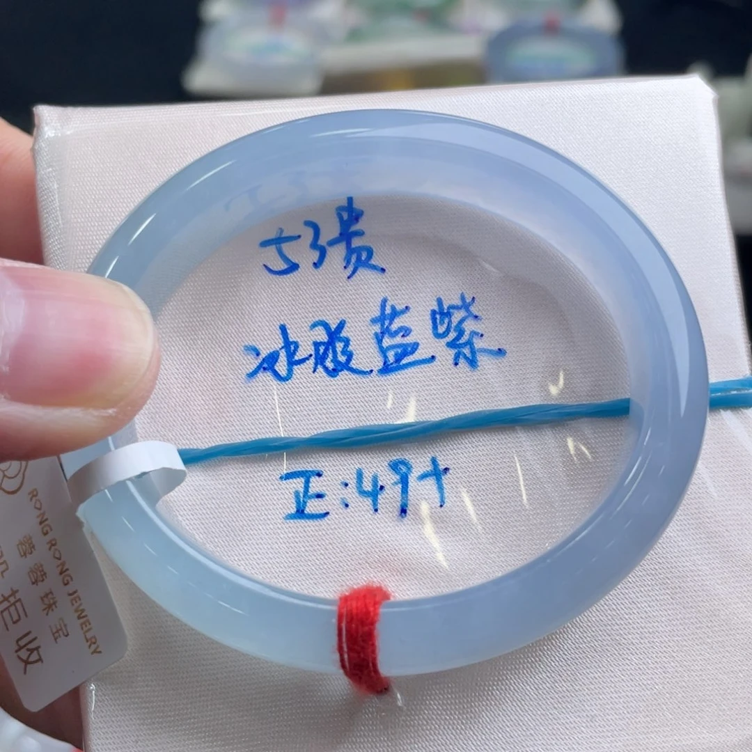 翡翠手镯未镶嵌翡翠手镯