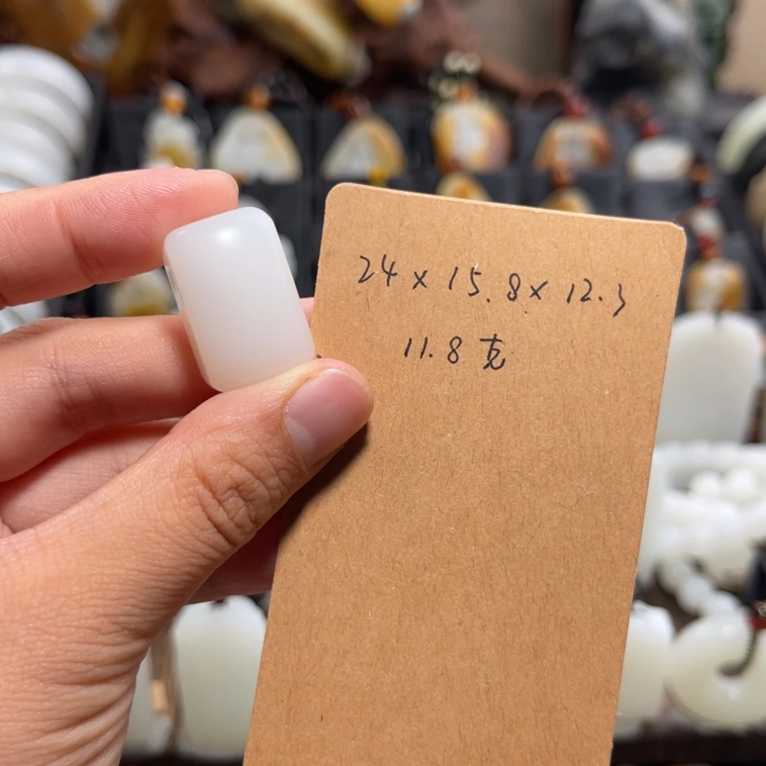 杠***炮和田玉未镶嵌颈饰纯素小方糖