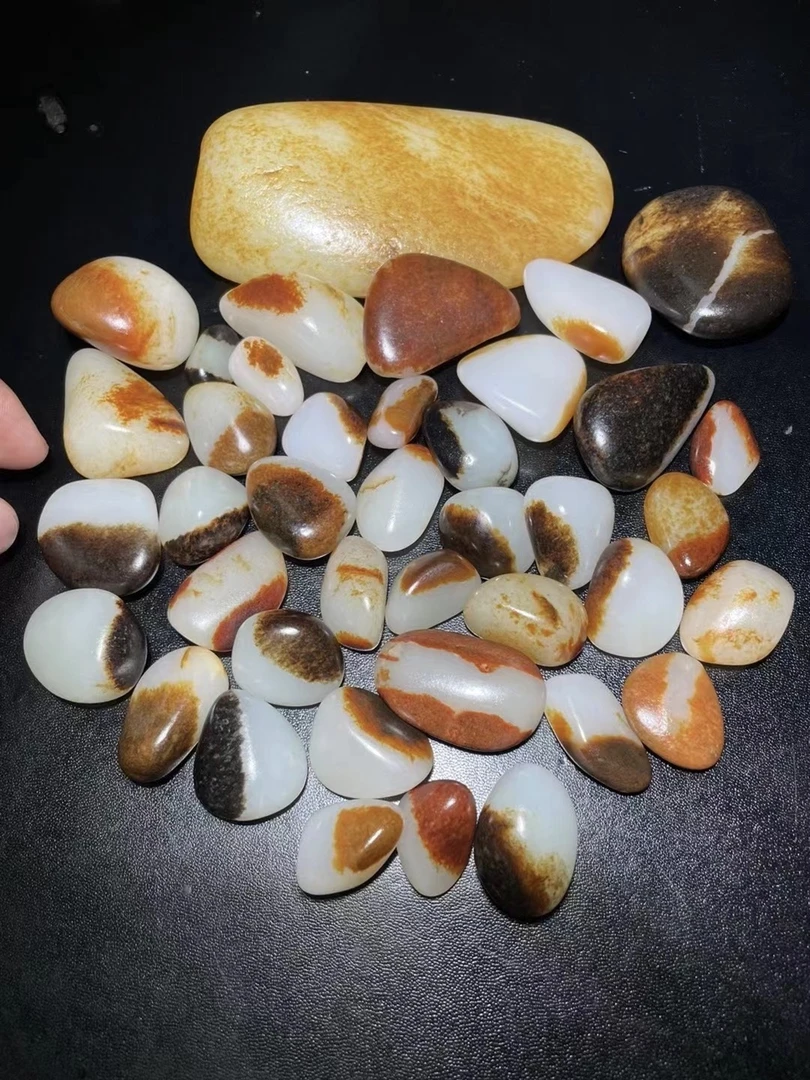 新疆戈壁小籽奇石独特造型可观赏手把件