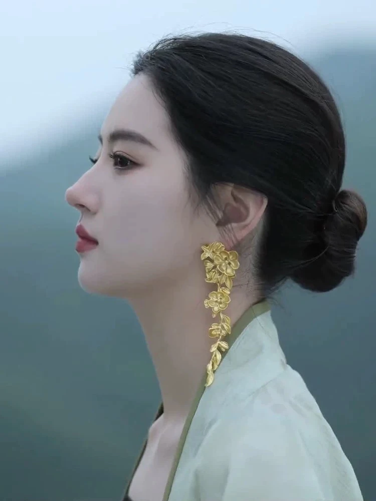 铜合金耳饰法式清冷气质金色花朵长流苏无耳洞耳夹