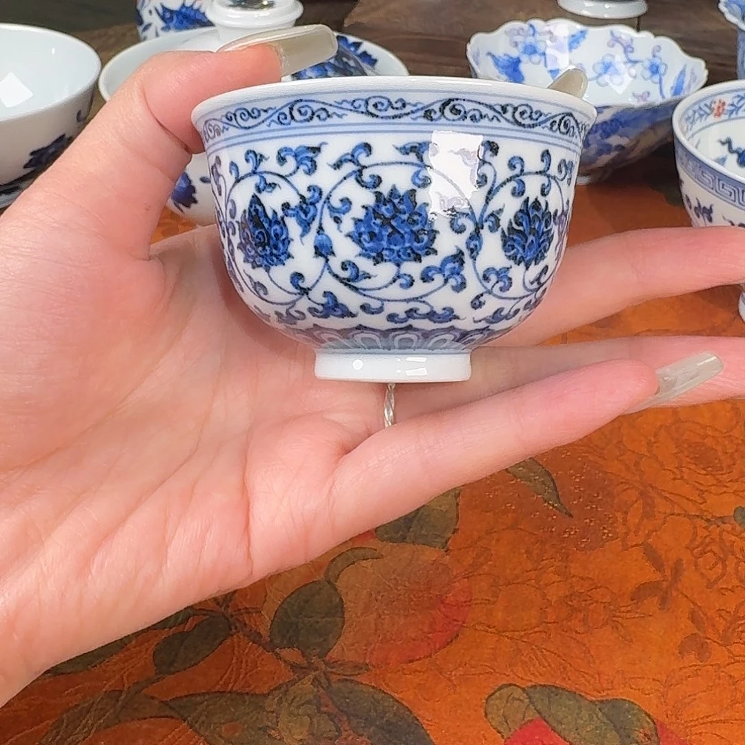 松风馆藏青花缠枝莲小圆融杯