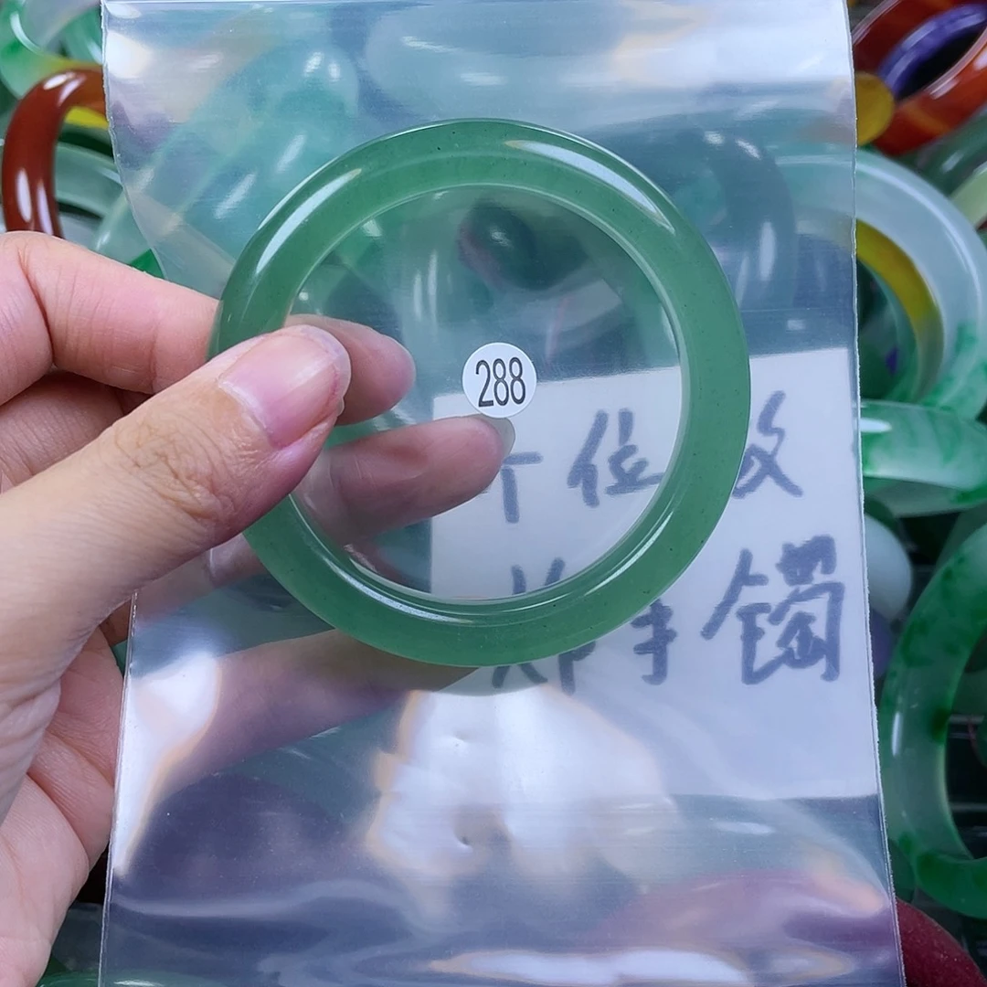 【闪购商品】石英质玉手镯未镶嵌55