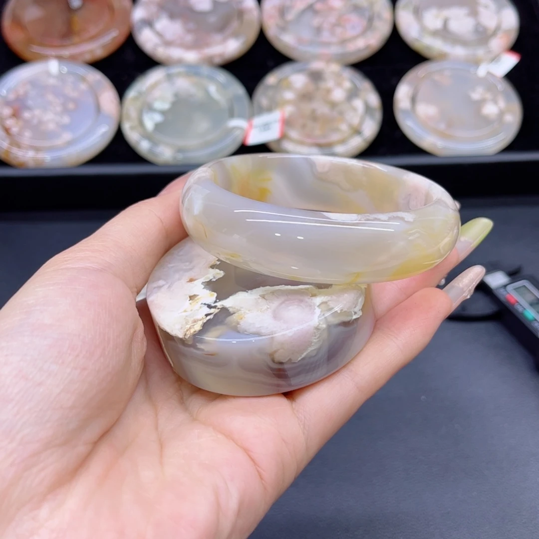 玛瑙/玉髓手镯未镶嵌60