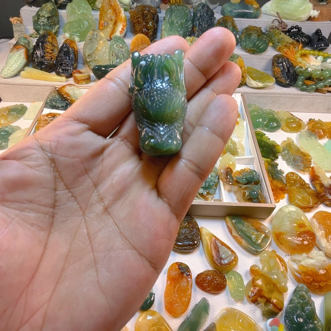 未镶嵌蛇纹石玉颈饰