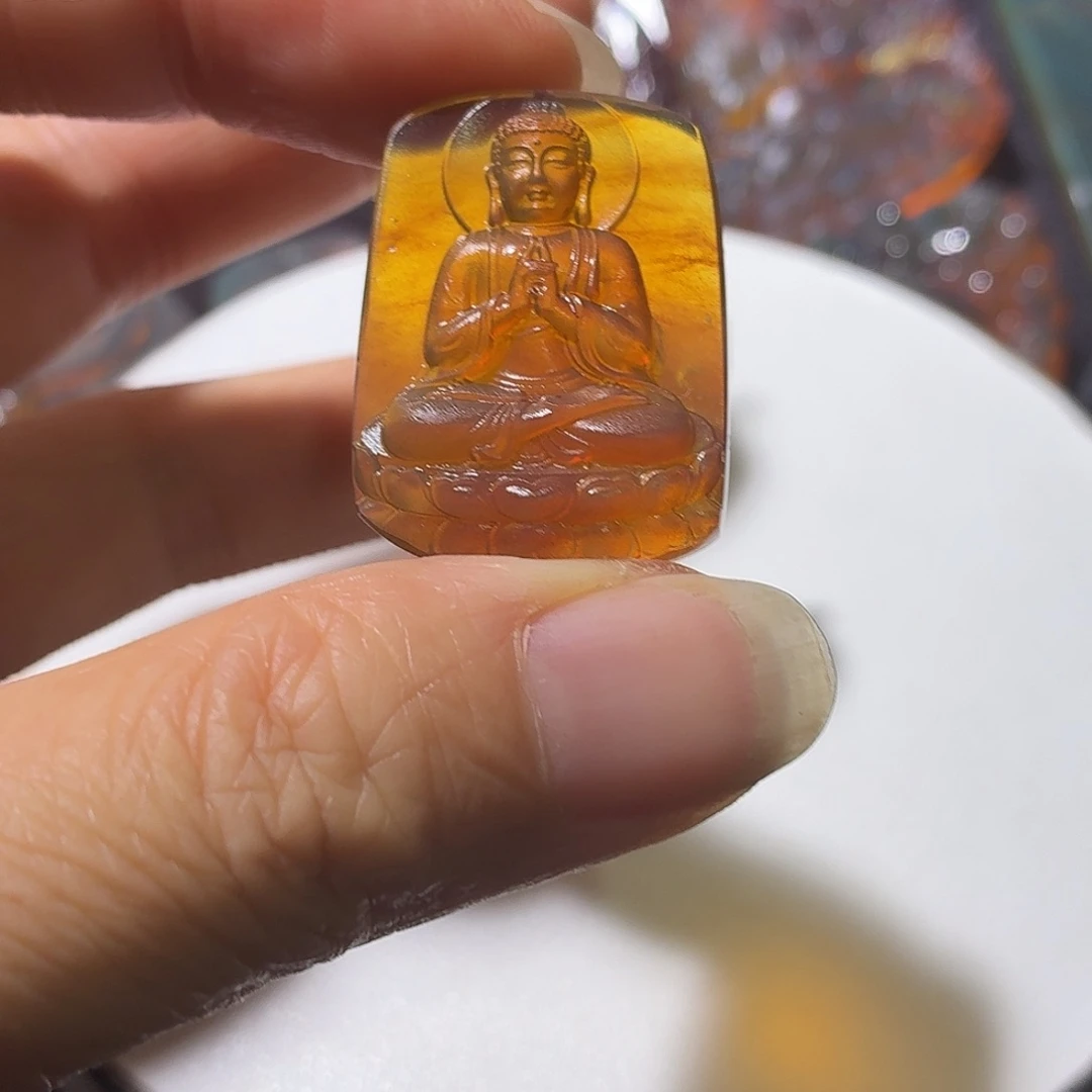 未镶嵌颈饰琥珀吊