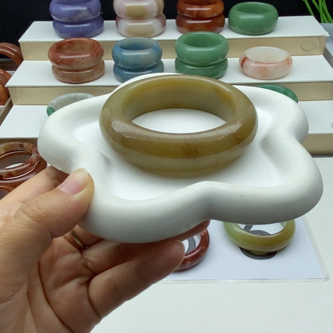 石英岩玉未镶嵌手镯