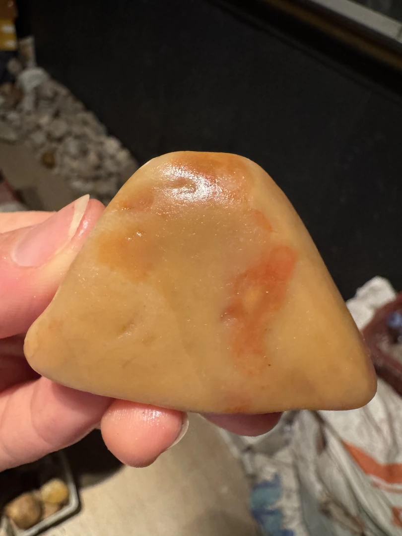 老挝南部田黄原石