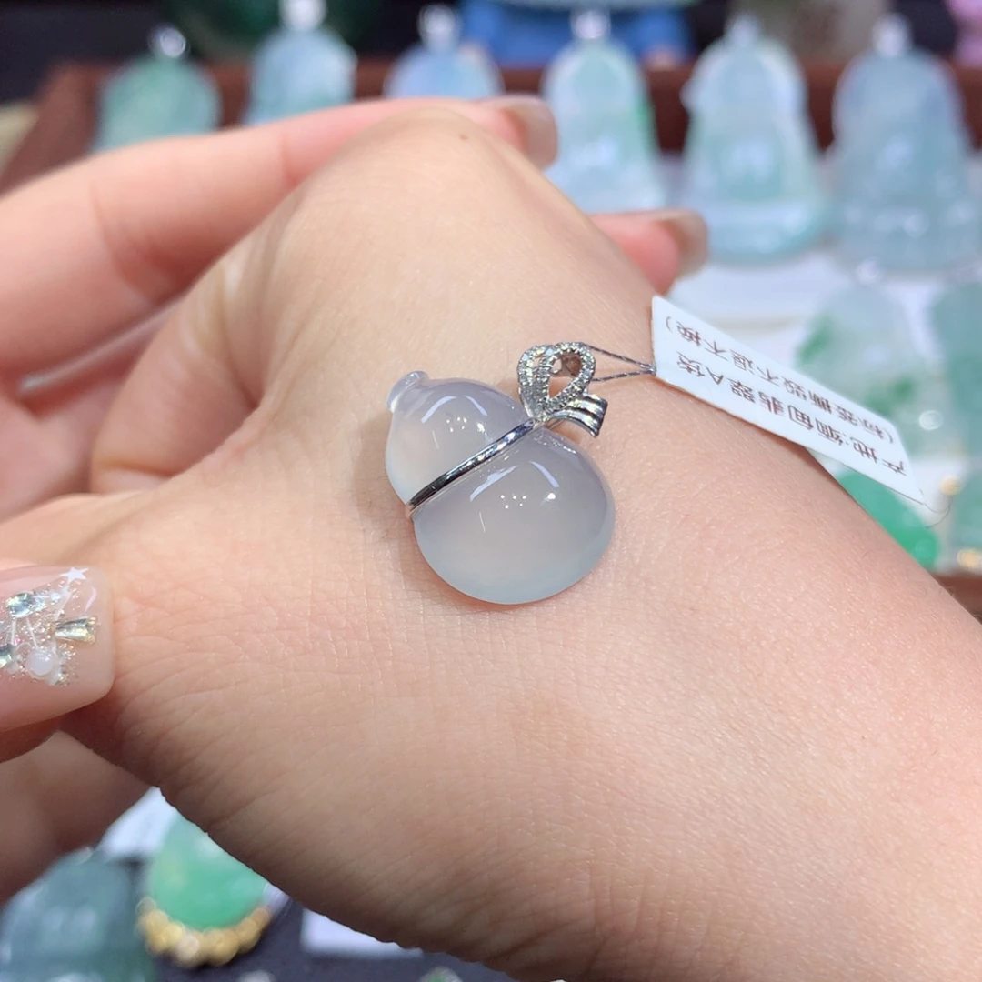 吊坠(不含链)18K金镶嵌翡翠天然缅甸A货翡翠揭阳工葫芦