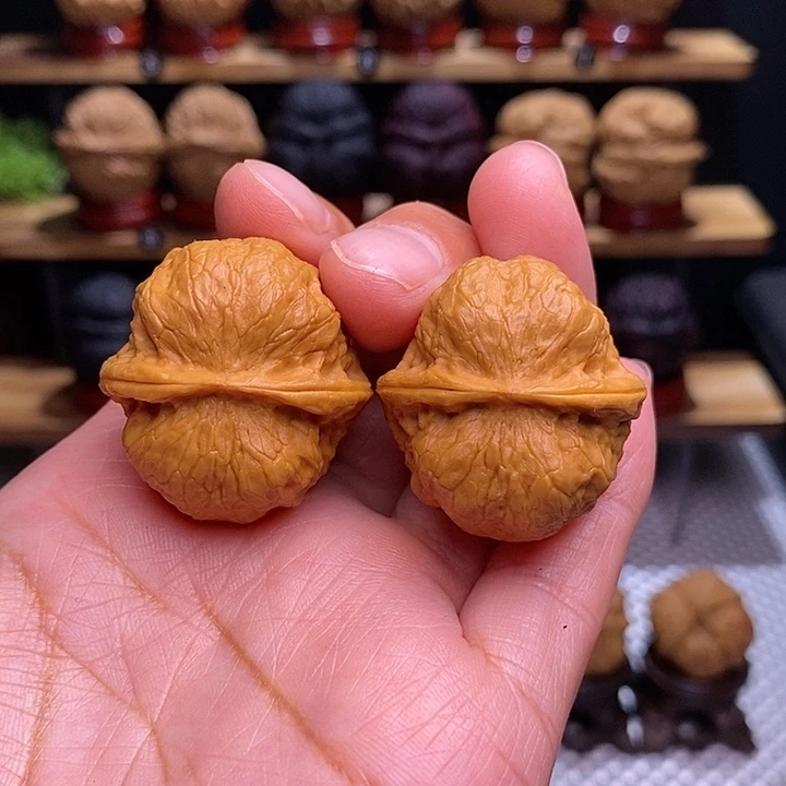 文玩核桃把件人***态小玉龙48