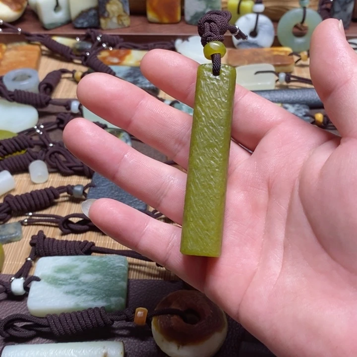 蛇纹石玉挂件未镶嵌皮*?