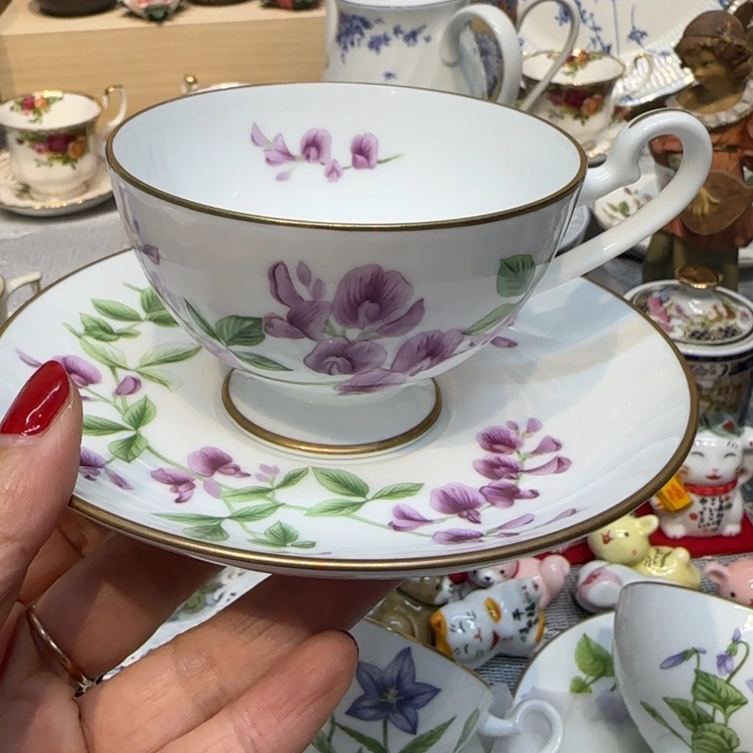 瓷片咖啡杯里的咖啡是我的