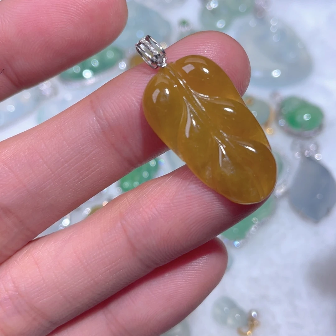 翡翠18K金镶嵌颈饰翡翠