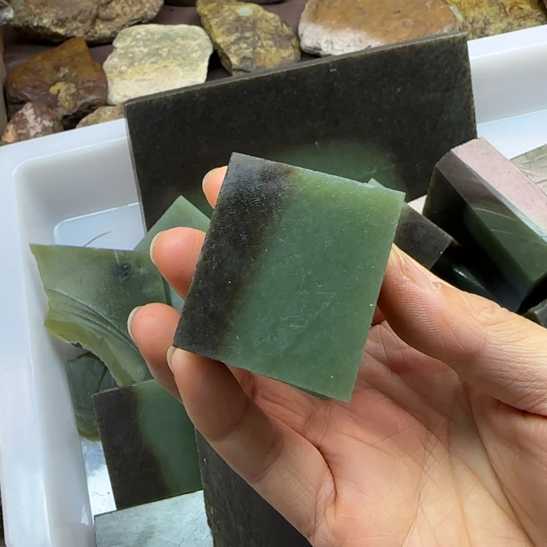 清***水岫岩河磨玉（透闪石质玉）未镶嵌颈饰