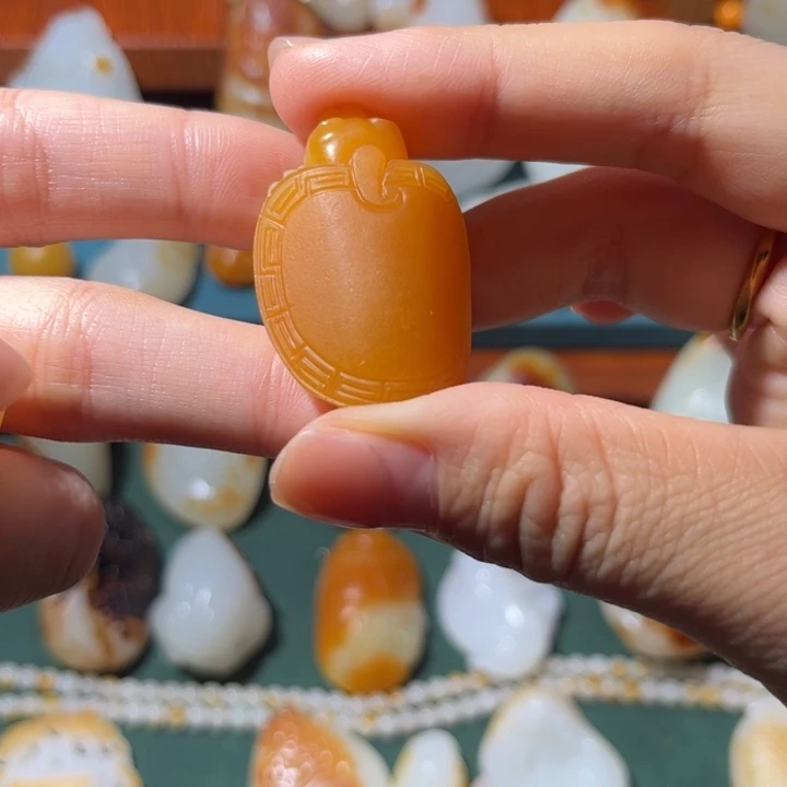 和田玉未镶嵌颈饰