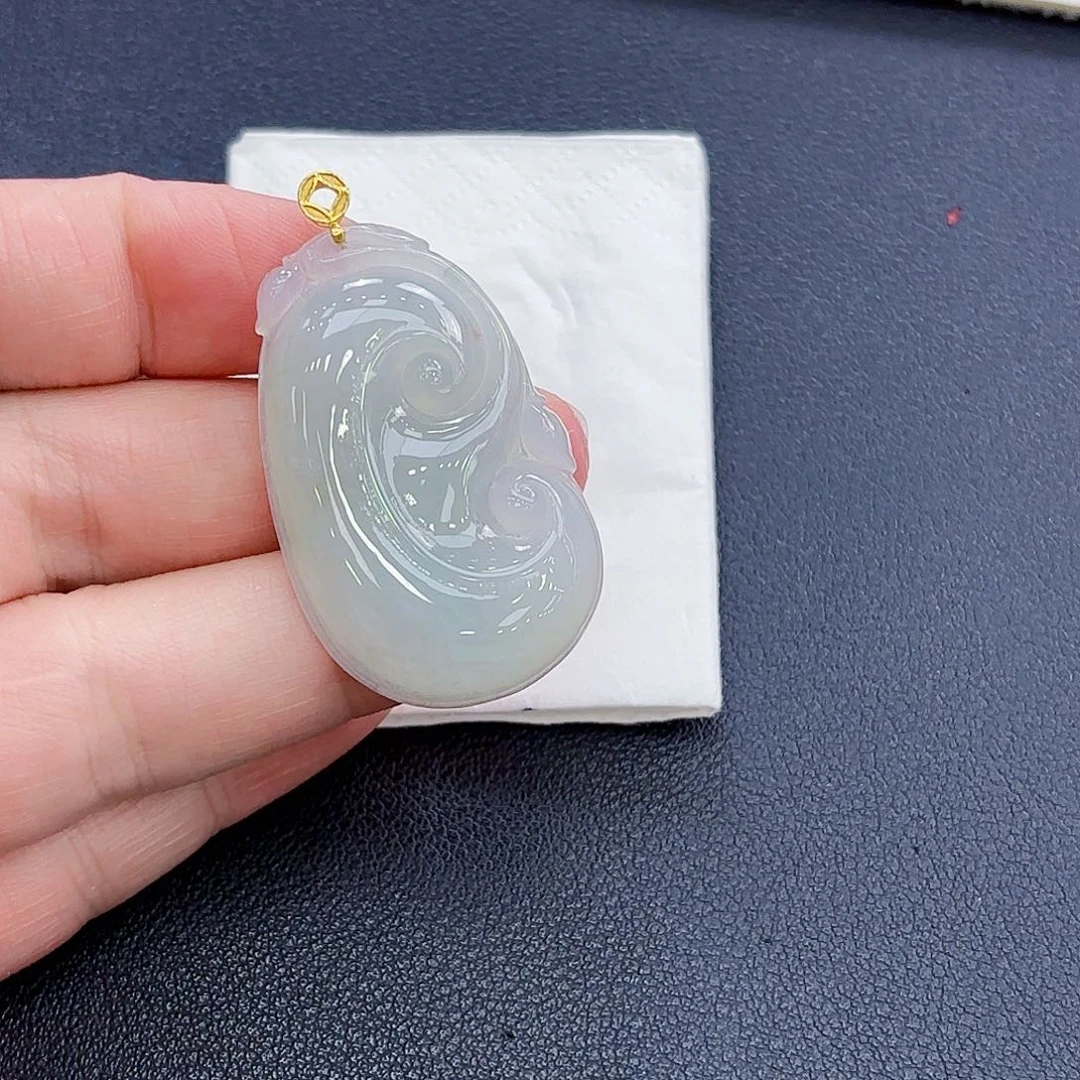 翡翠18K金镶嵌颈饰如意吊坠