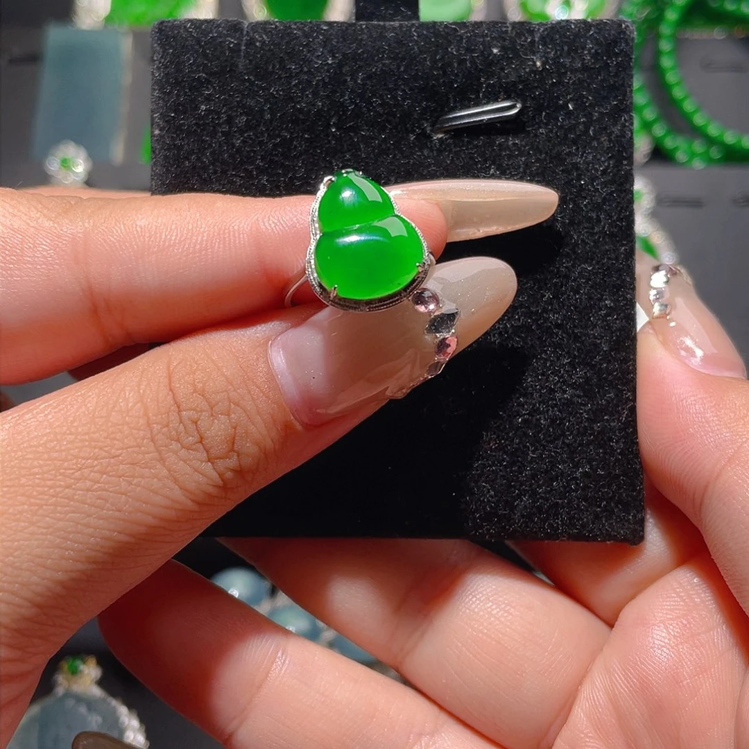 翡翠戒指18K金镶嵌葫芦