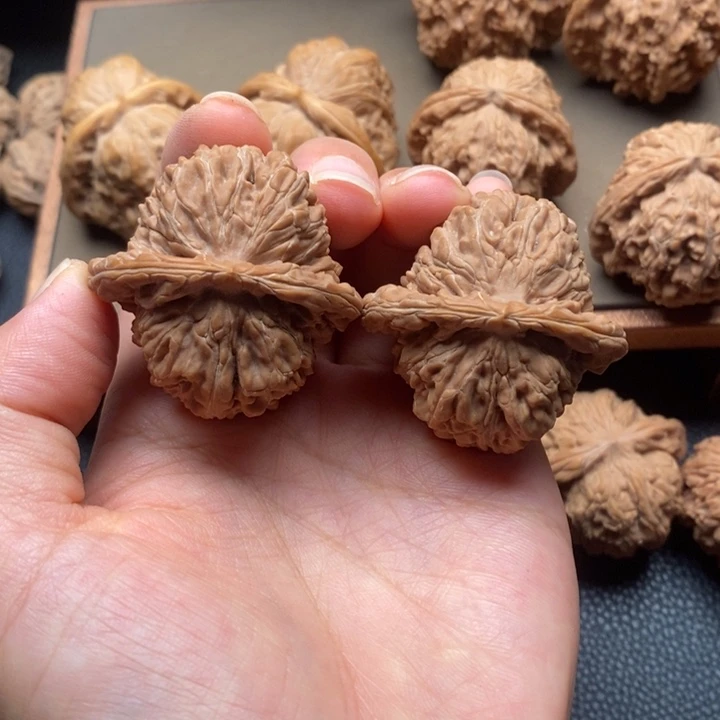 B****文玩核桃把件拱桥楼41