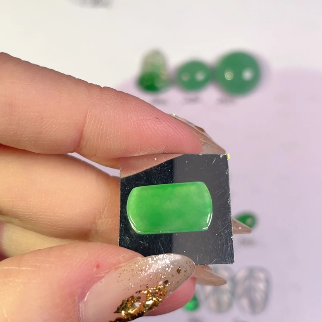 翡翠未镶嵌颈饰裸石