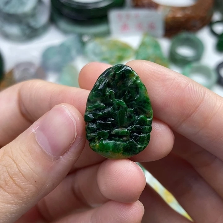 颈饰未镶嵌翡翠吊坠