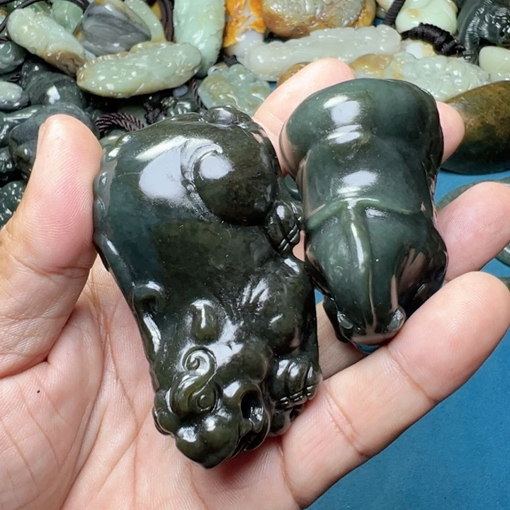 和田玉未镶嵌把件