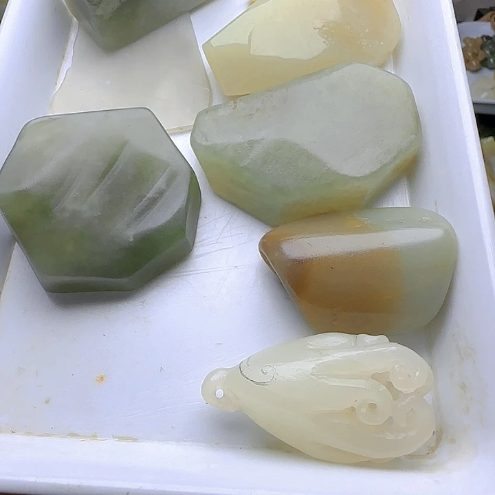和田玉（糖玉）未镶嵌车挂用****3